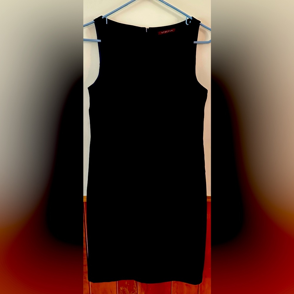 Bandolino women's stretch, sleeveless black  sheath lined dress. Size 4.